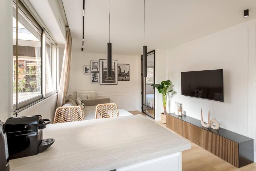 Apartamento Luxurious 3 Min Walk From Eiffel Tower París Exterior foto