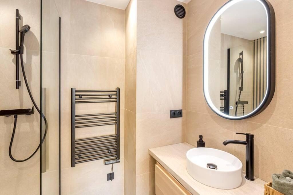 Apartamento Luxurious 3 Min Walk From Eiffel Tower París Exterior foto